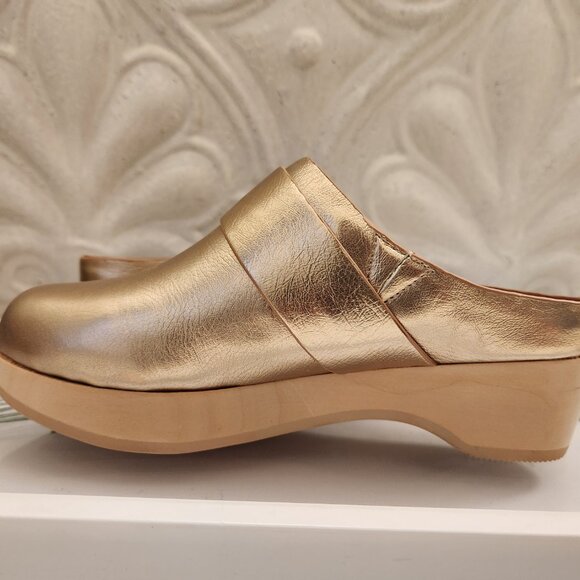 Gentle Souls by Kenneth Cole Henley Clogs. Gold Metallic. NWOT. Size 7 - Picture 3 of 10